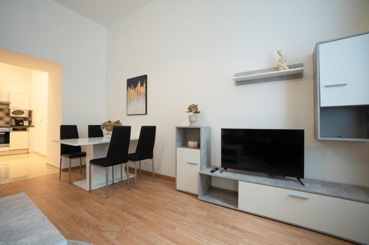 Apartment In The Central Area. 5 Minute'S Walk To The Danube. Viena Exterior foto